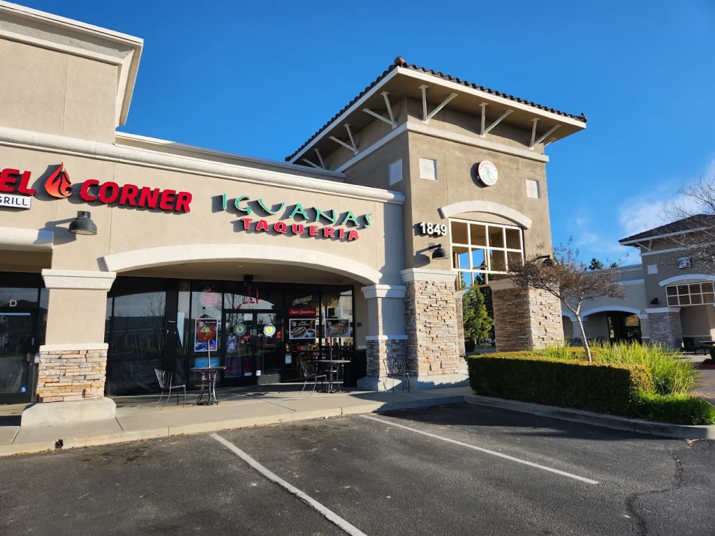 Iguanas Mexican Grill 3.webp