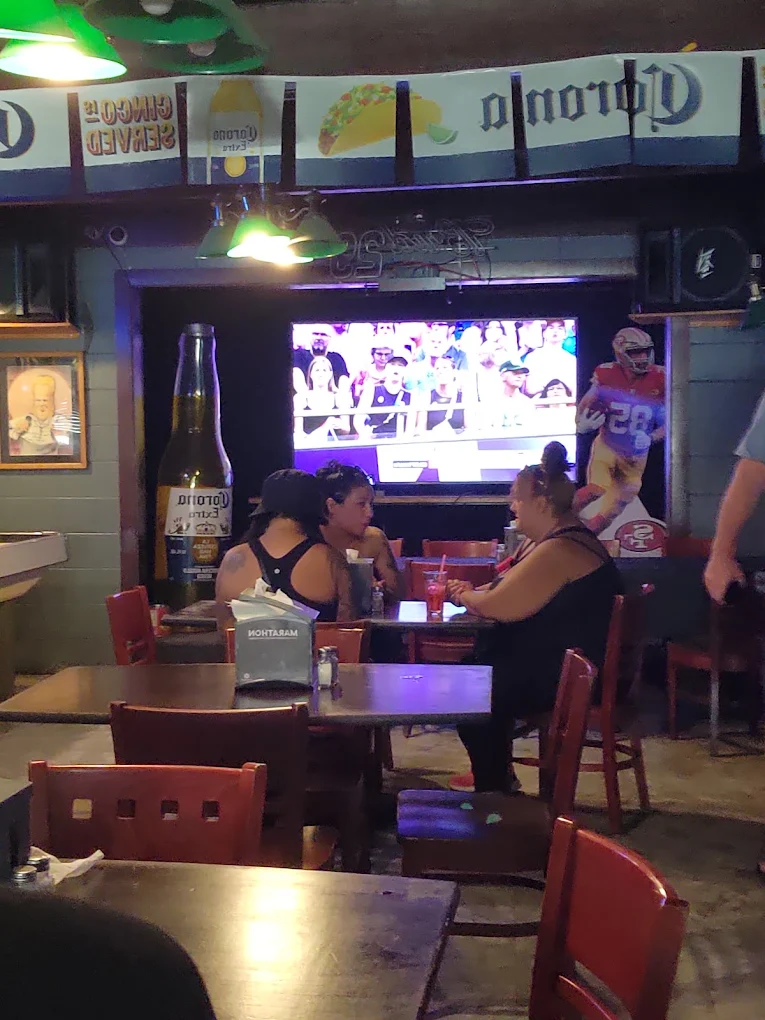 Kennys Bar Grill 3.webp