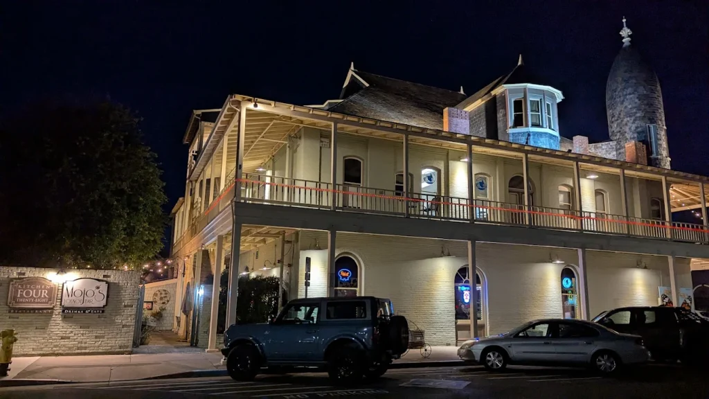 Kitchen428 Restaurant Mojos Lounge 3.webp